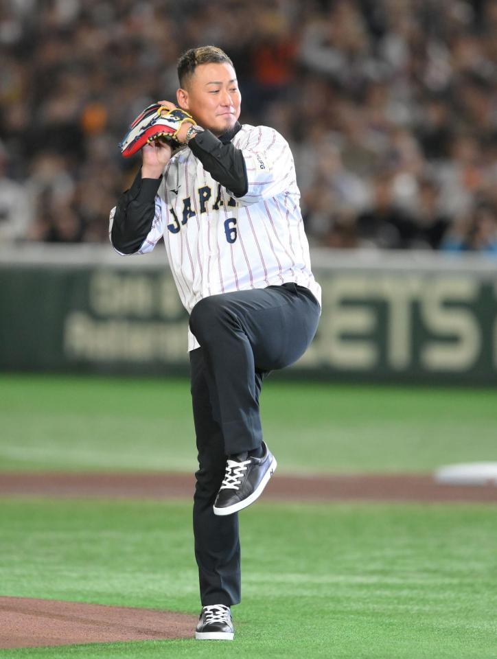 　始球式を務めた中田翔氏（撮影・伊藤笙子）