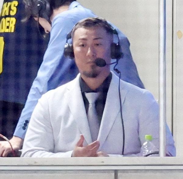 　試合を解説する中田翔氏