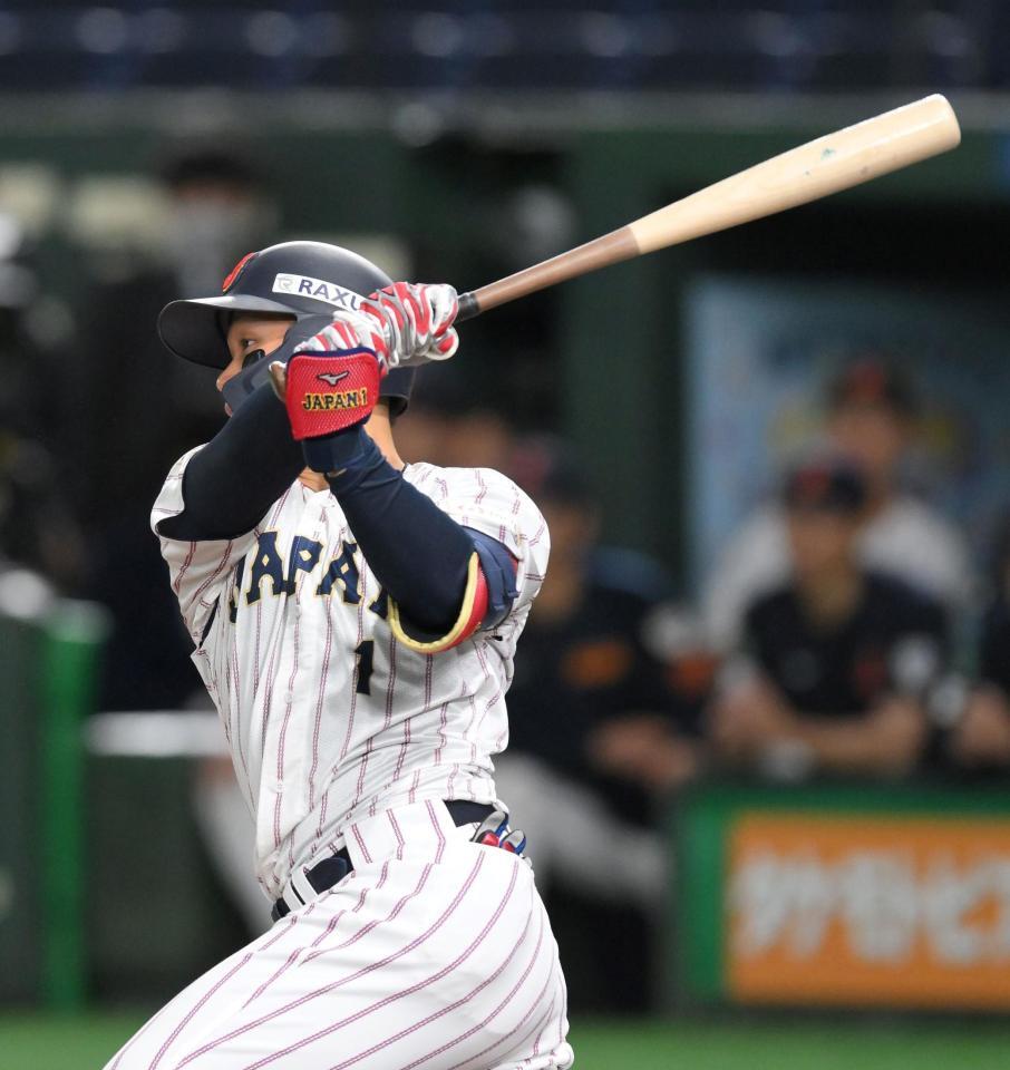 　５回、中前打を放つ森下（撮影・伊藤笙子）