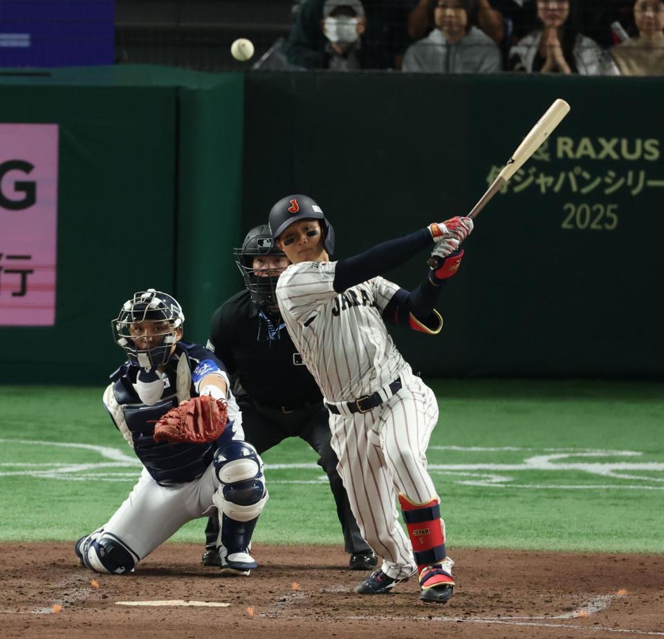 　５回、中前打を放つ森下（撮影・金田祐二）