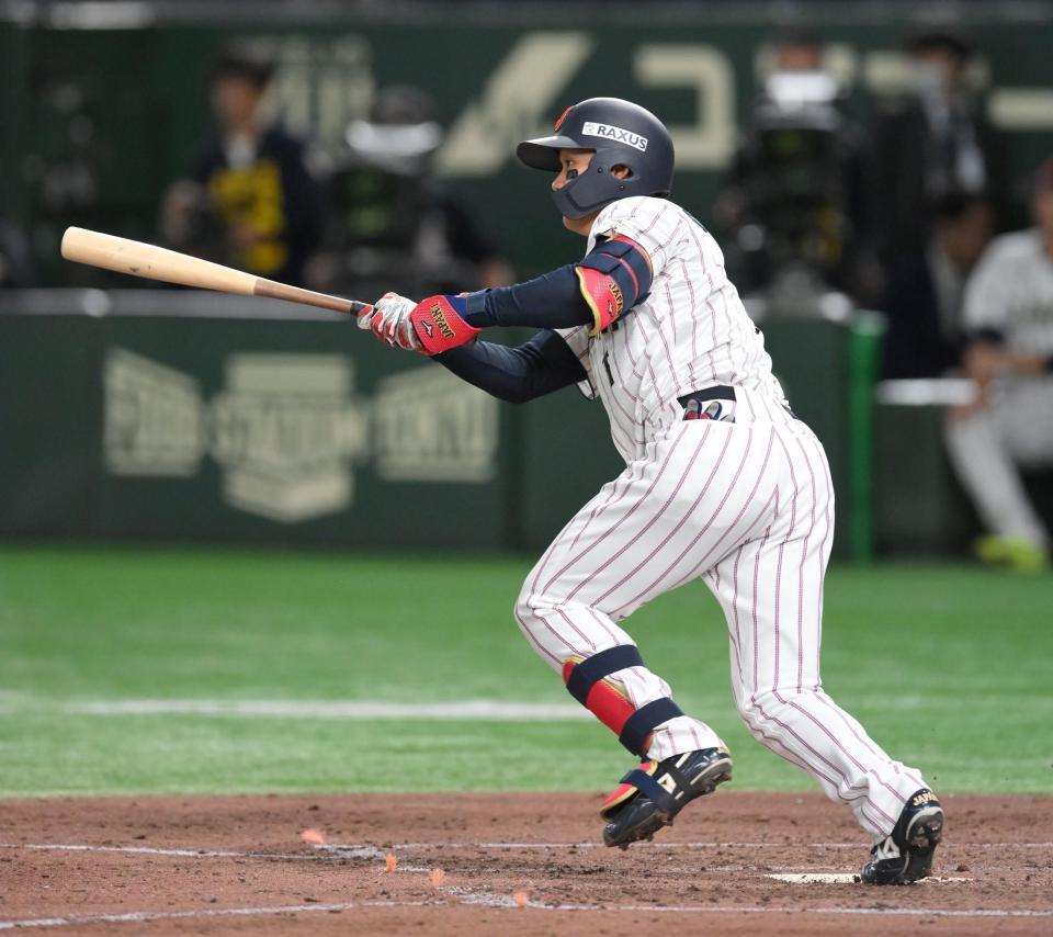 　５回、中前打を放つ森下（撮影・伊藤笙子）