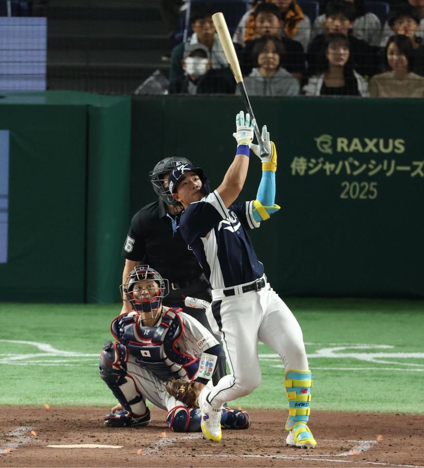 　４回、左越えに先制２ランを放つ安賢民（撮影・金田祐二）