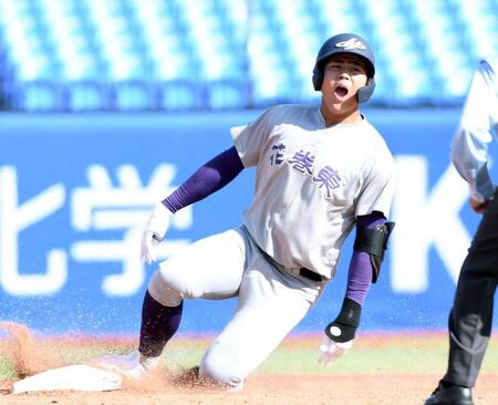 　４回、二塁打を放ち滑り込む花巻東・古城