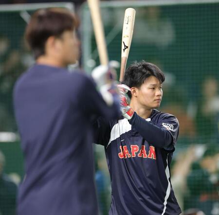 　打撃練習に臨む森下（撮影・西岡正）