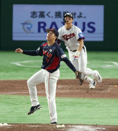 　９回、金周元に同点ソロを浴びる大勢（撮影・金田祐二）