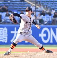 　５回、力投する２番手の立命大・有馬（撮影・園田高夫）