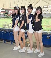 　ポーズを決める韓国チア