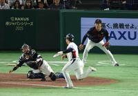 　７回、朴海旻に中前打を浴びるも二走が本塁タッチアウトで同点のピンチを脱した高橋（撮影・金田祐二）