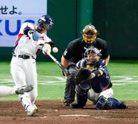 　９回、金周元が右中間に同点ソロを放つ