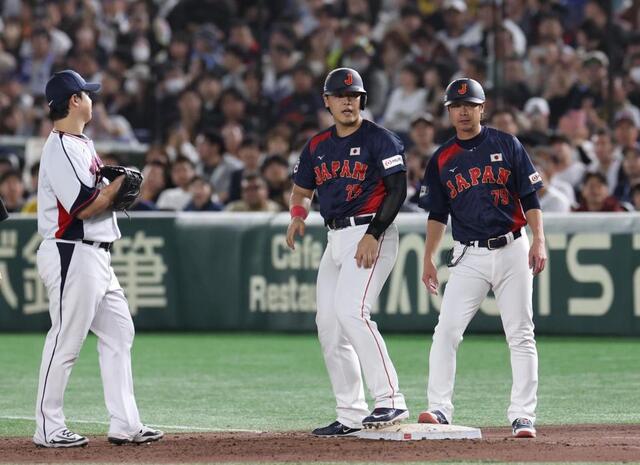 侍ジャパン 代打で登場の岡本和真に大歓声 鳴り物無しでもファンの生声