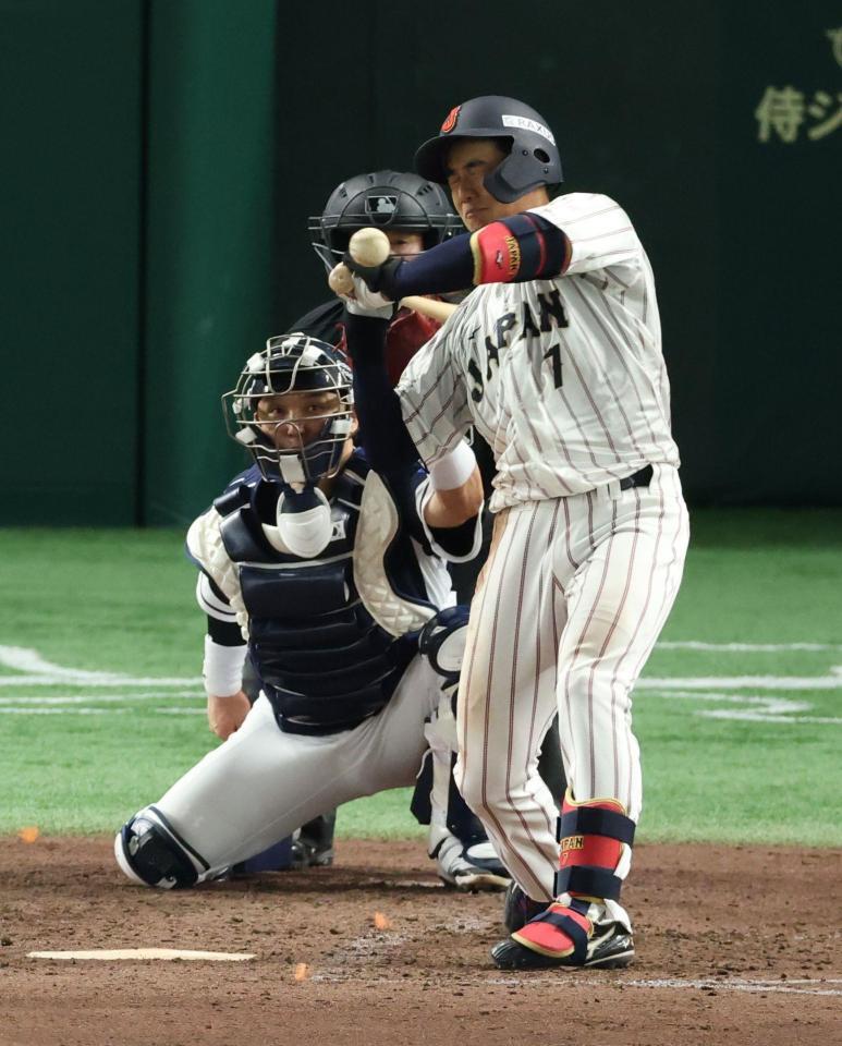 　５回、死球を受ける西川（撮影・金田祐二）