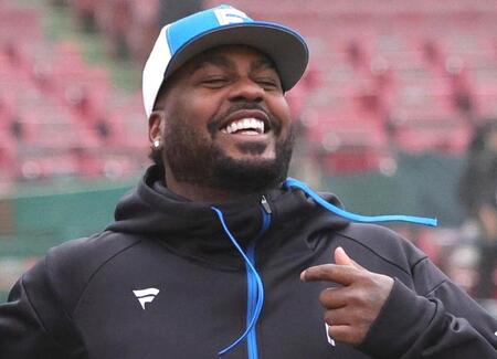 【写真】エグい車!「ファイターズカラー?」な日本ハム・レイエスの高級車マクラーレン