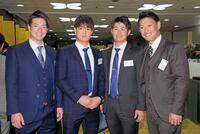 　帝京・前田三夫監督（当時）古希を祝う会に出席した（左から）松本剛、郡、清水、原口＝２０２０年１月