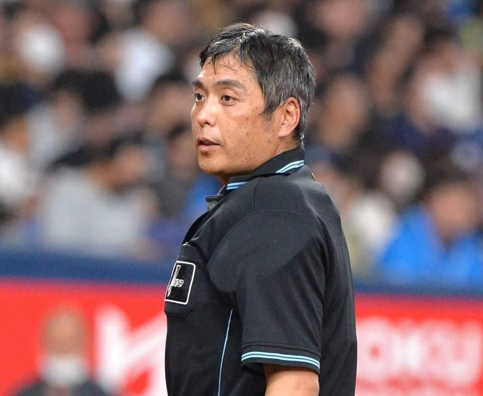 　白井一行審判員