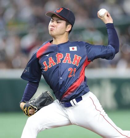 　韓国戦に先発し力投する金丸＝１６日