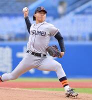 　力投する立命大・高橋大和（撮影・開出牧）