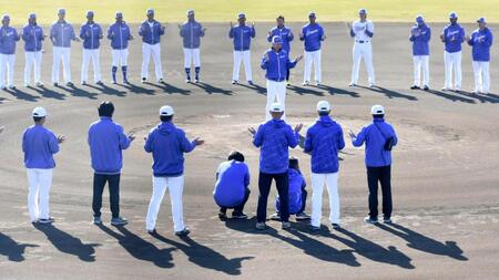 中日が秋季キャンプを打ち上げ　井上監督が石伊を期待「将来的にはキャプテンに」
