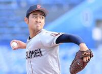 　８回から登板し１回１／３を無安打無失点に抑えた若田部（撮影・開出牧）