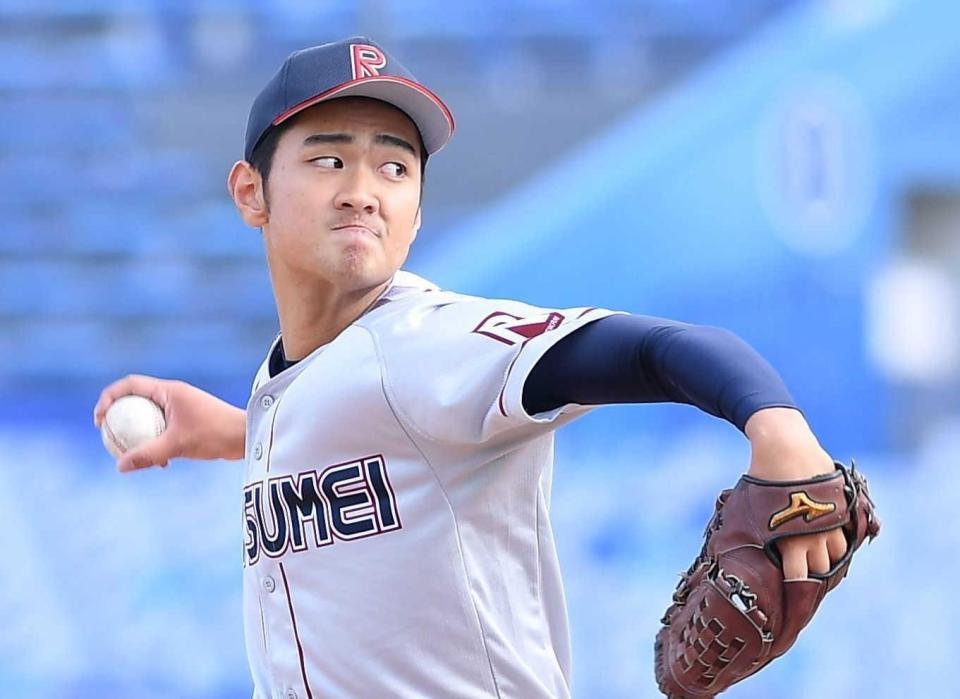 　８回から登板し１回１／３を無安打無失点に抑えた若田部（撮影・開出牧）