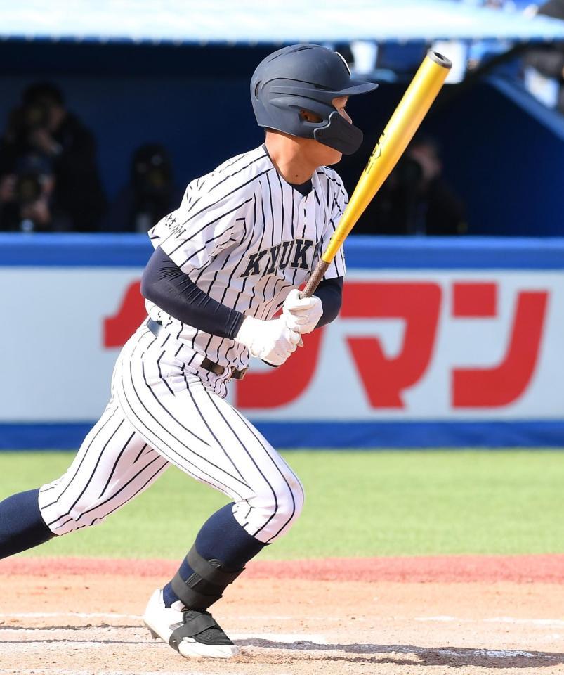 　６回、中前２点適時打を放つ雪野陽真（撮影・開出牧）