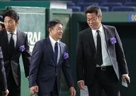 　参列した（左から）清水隆行氏、仁志敏久コーチ、上原浩治氏（撮影・西岡正）