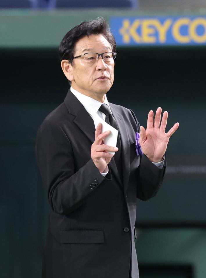 　参列した栗山ＣＢＯ（撮影・西岡正）