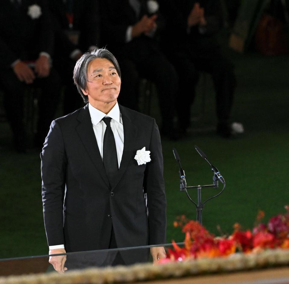 　お別れの言葉を述べ終え笑みを浮かべる松井秀喜氏（代表撮影）