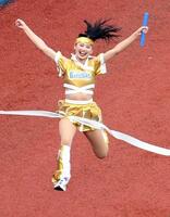 　「ハマスタバトル」決勝第２ラウンドで１着でゴールするＡｋｉ（撮影・佐藤厚）