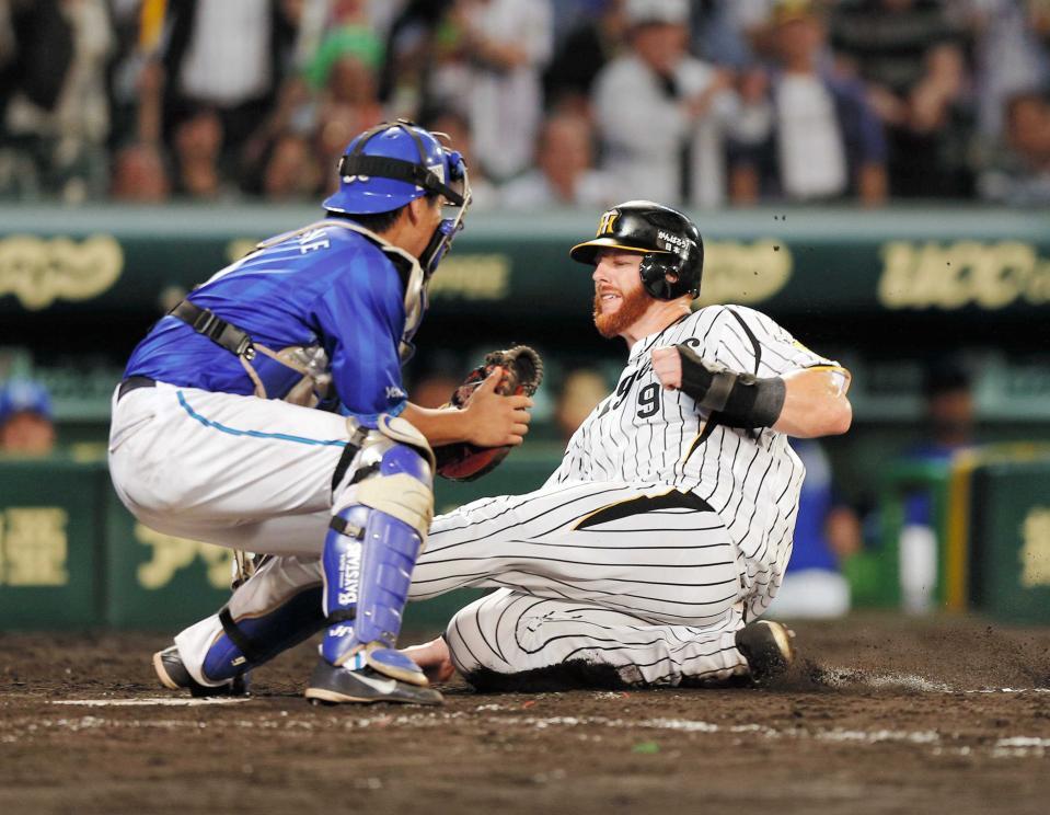 　今成の左前打でマートンが生還＝１４年９月