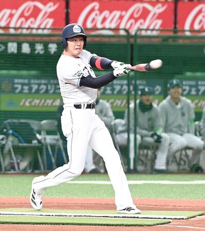 　高橋からレフト線二塁打を放った今井（撮影・園田高夫）