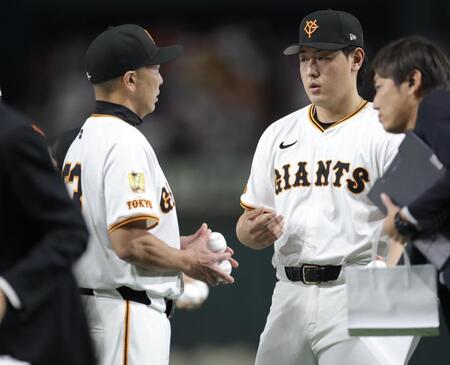【写真】どっちも号泣！坂本から花束を受け取り涙を流す長野久義氏