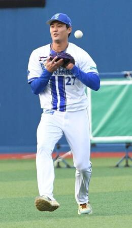 　勝又の中飛を中堅手・藤浪が落球するが、一走を二封し、事なきを得る（撮影・佐藤厚）