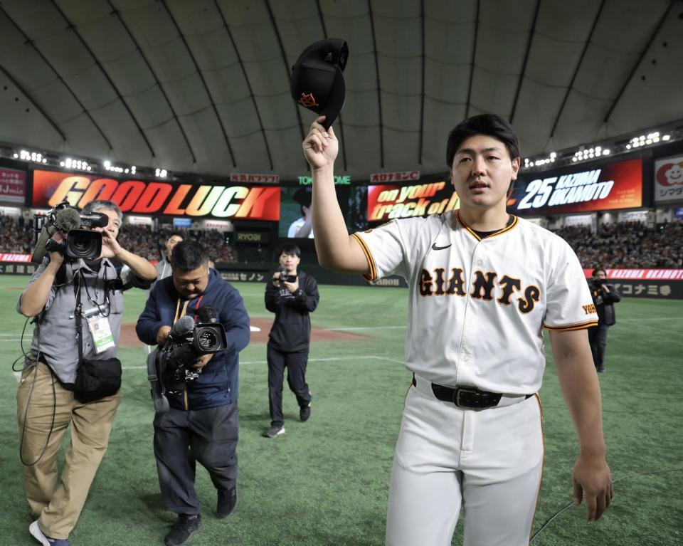 メジャー挑戦の巨人・岡本和真がファンに別れ ナインが胴上げも ひとり