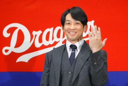 中日の田中は大幅増の３６００万　華麗な二塁守備、結婚も公表