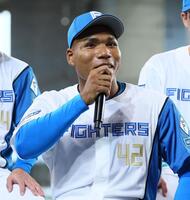 　抱負を語るエドポロ・ケイン（撮影・中島達哉）