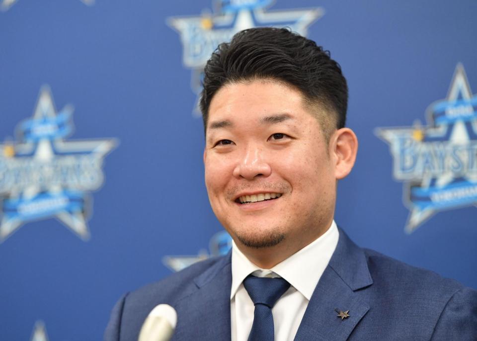 　契約更改を終え笑顔を見せる筒香（撮影・開出牧）