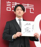 　契約更改を終え、来年へ意気込む平内（撮影・伊藤笙子）