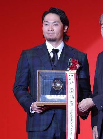 沢村賞の日本ハム・伊藤大海　１年前の有言実行に「賞の重さをより感じている」故郷にトロフィー展示の“大海館”プランも「いつかできたら」