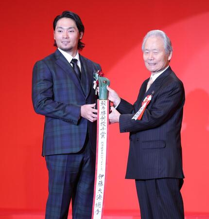 日本ハム・伊藤　初沢村賞の「改めて重さを感じている」２年連続受賞に意欲