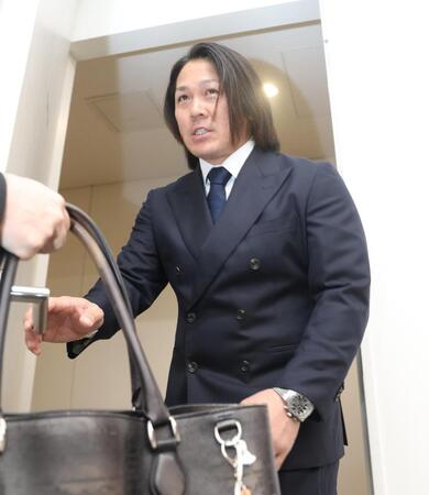 　契約更改を終えた甲斐（撮影・石井剣太郎）