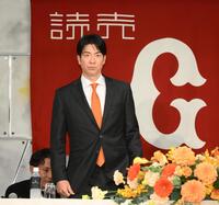 　入団会見に臨む松本（撮影・堀内翔）