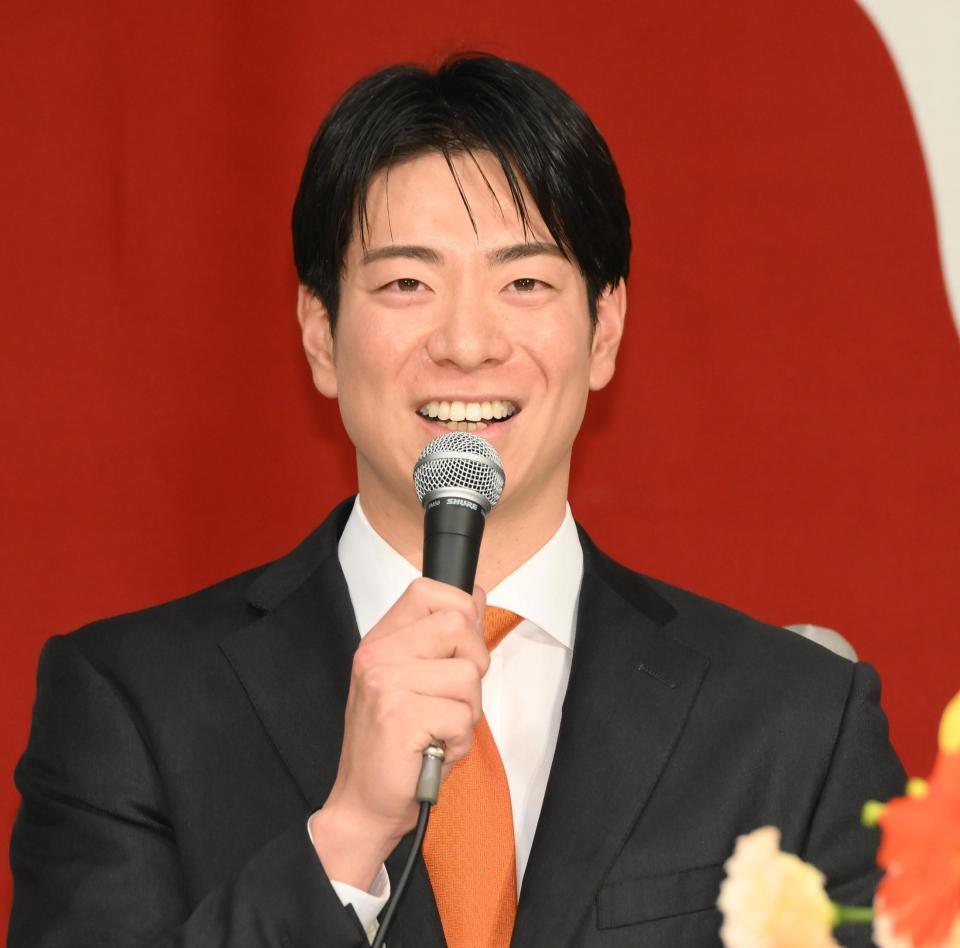 　入団会見を行う松本（撮影・堀内翔）