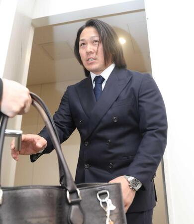 巨人・甲斐　９０００万増３億円でサイン　移籍１年目は不完全燃焼「まだまだ自分はできる」