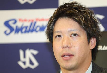 　来季に向けての抱負を話す山田（撮影・西岡正）