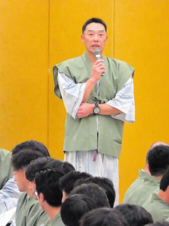 巨人 球団納会で阿部監督が来季日本一へチームの結束を求める「後ろを向くことなく、前を向いて」