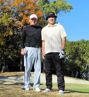 　球団の納会ゴルフで同組で回った田中将（右）と久保巡回投手コーチ