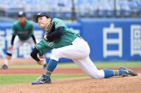 　４回表に登板し１安打無失点に抑えた渡辺向輝（東大）＝撮影・佐藤厚