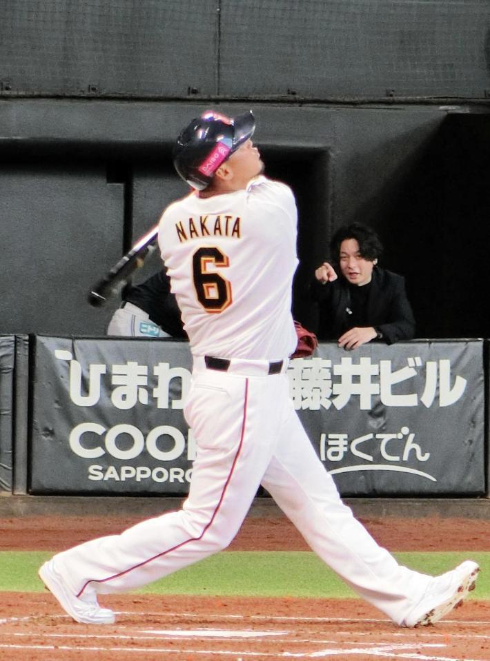 　２回、中田翔氏は邪飛に倒れる