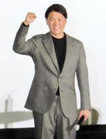 　都内でトークショーを行った坂本