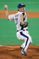 　日本シリーズで力投する岩瀬＝２００７年１０月３１日